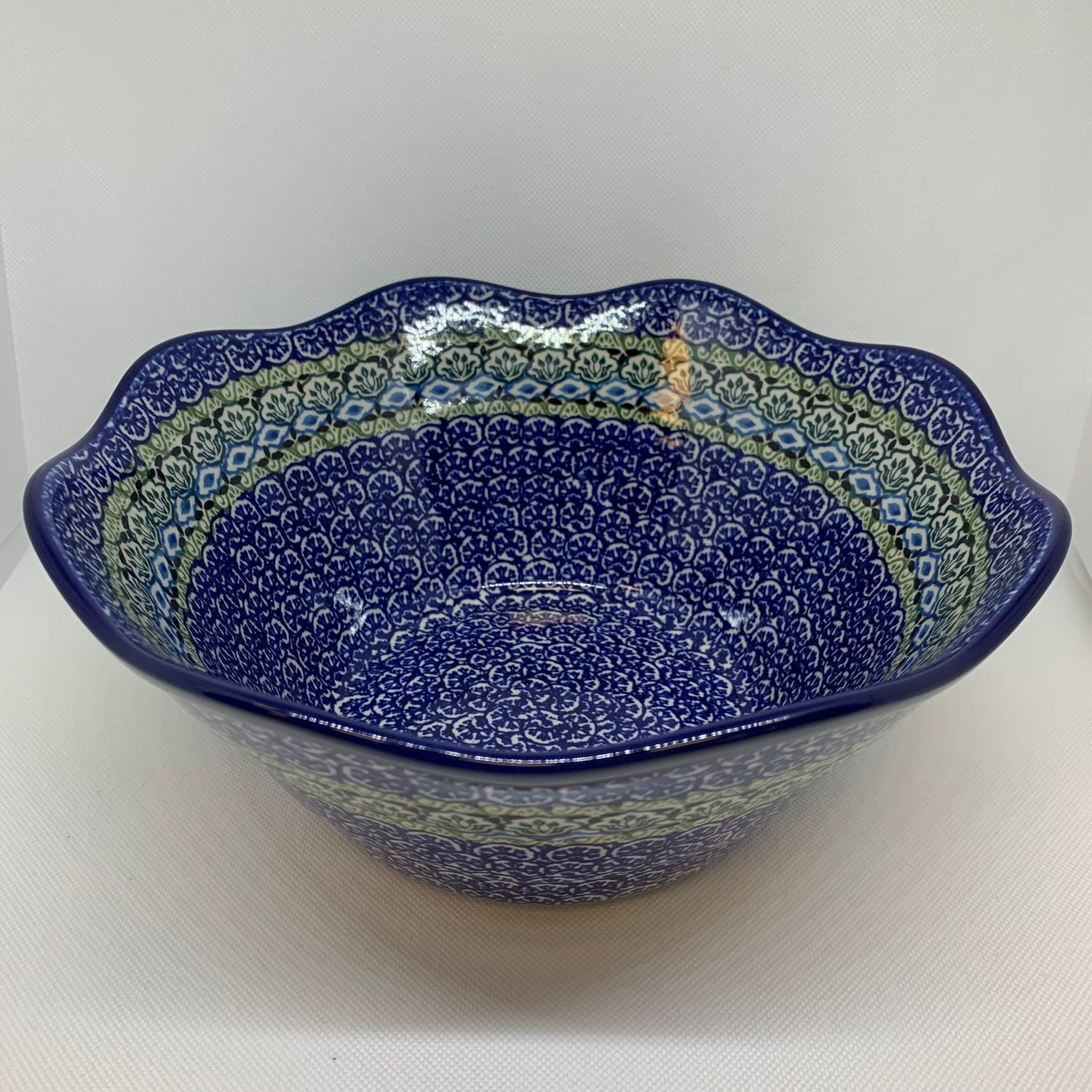 Tranquility Wavy Edge Bowl 10&quot;