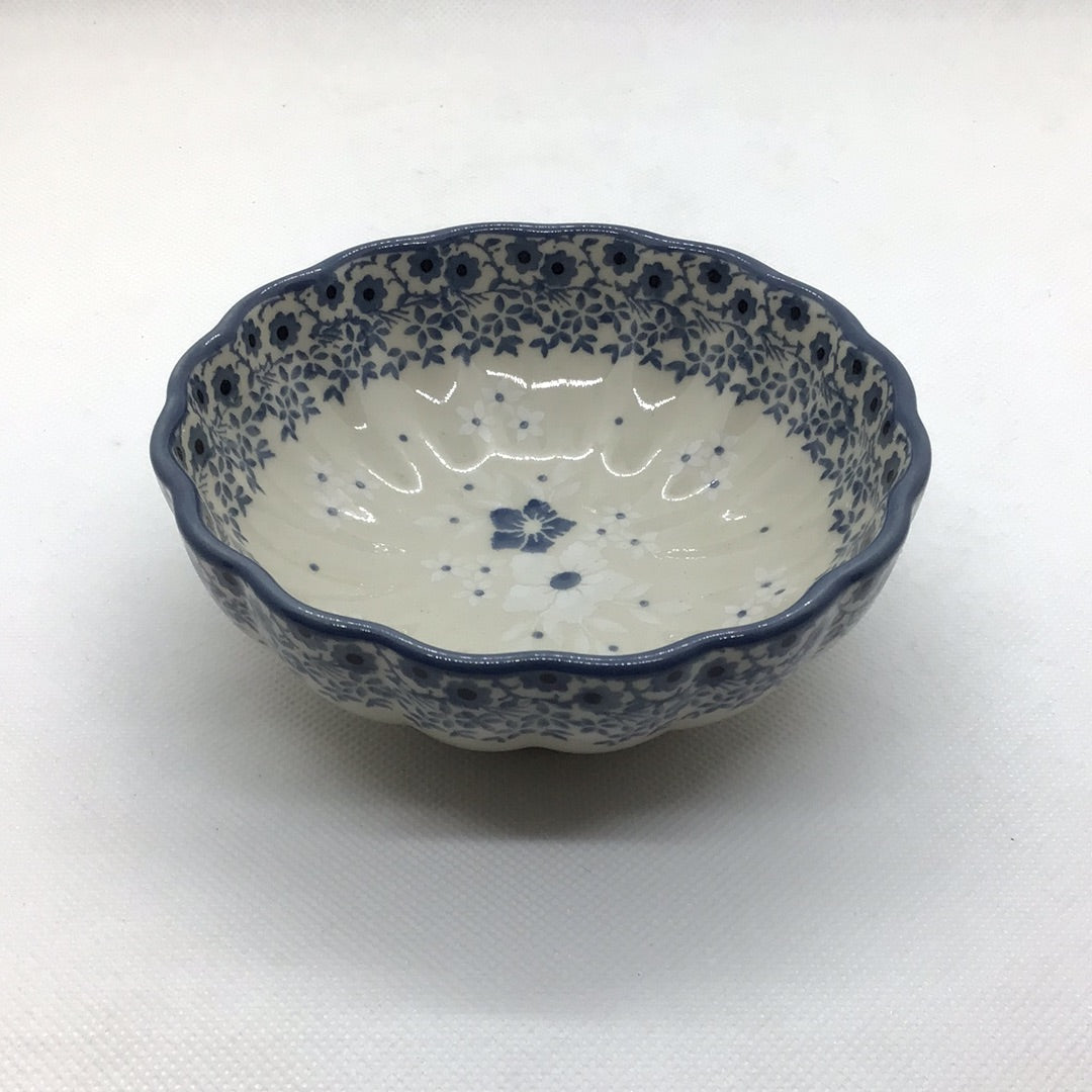 Simple Elegance Scalloped Bowl 4.5&quot;